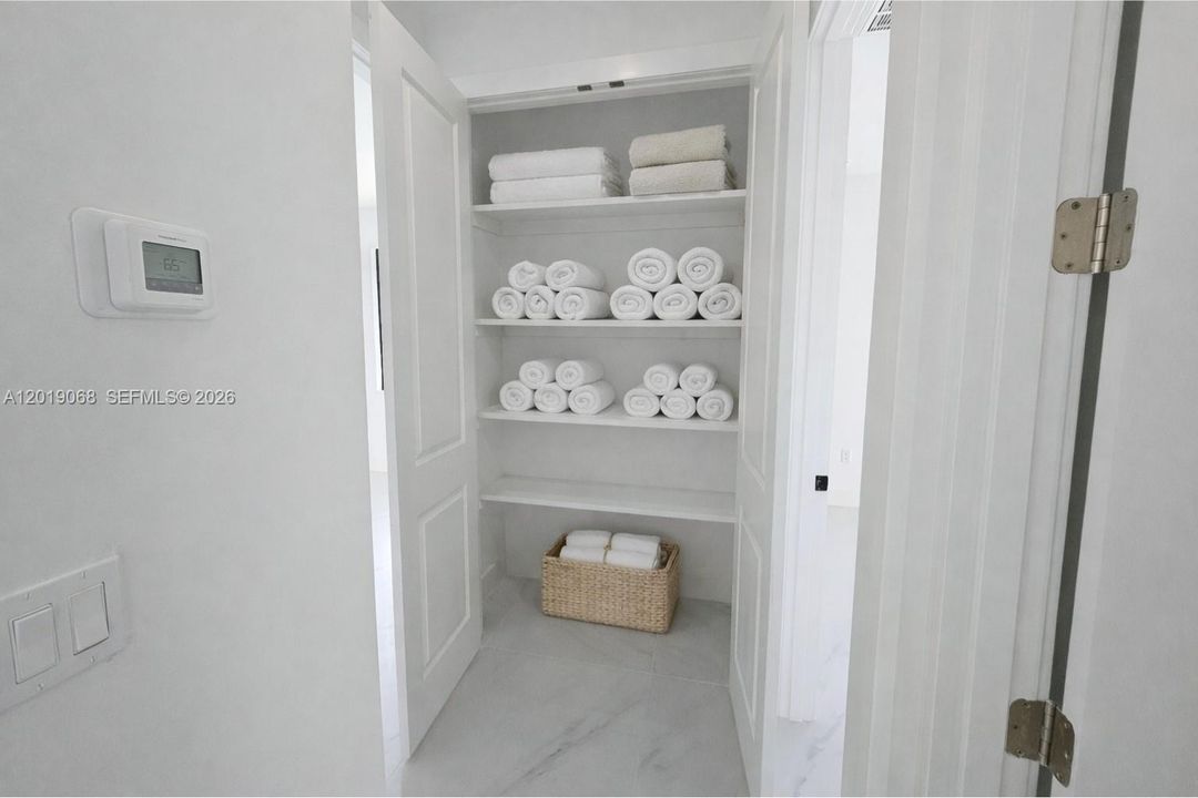 Recently Rented: $3,300 (3 beds, 2 baths, 1931 Square Feet)