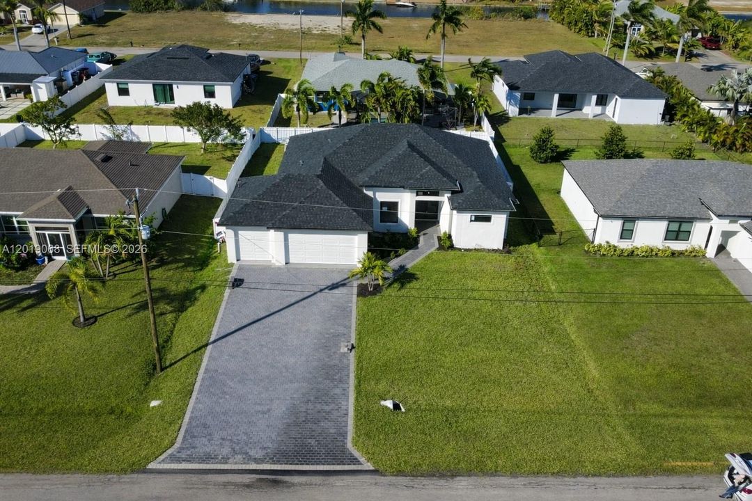 Recently Rented: $3,300 (3 beds, 2 baths, 1931 Square Feet)