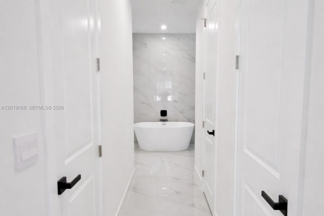 Recently Rented: $3,300 (3 beds, 2 baths, 1931 Square Feet)