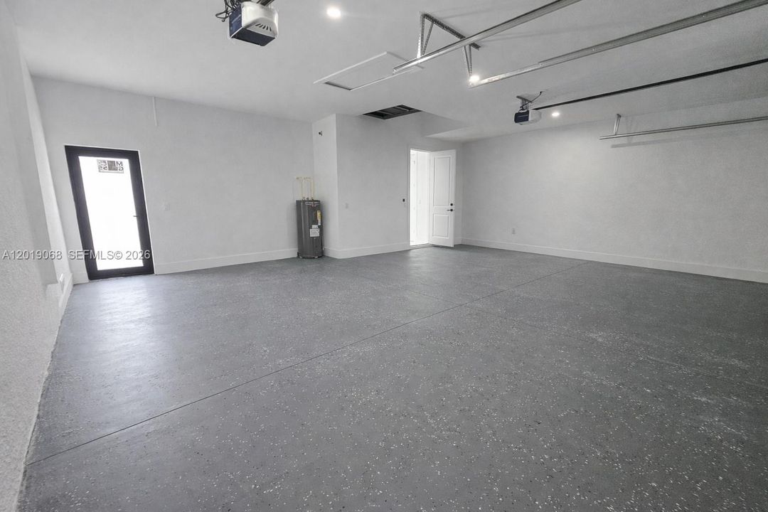 Recently Rented: $3,300 (3 beds, 2 baths, 1931 Square Feet)