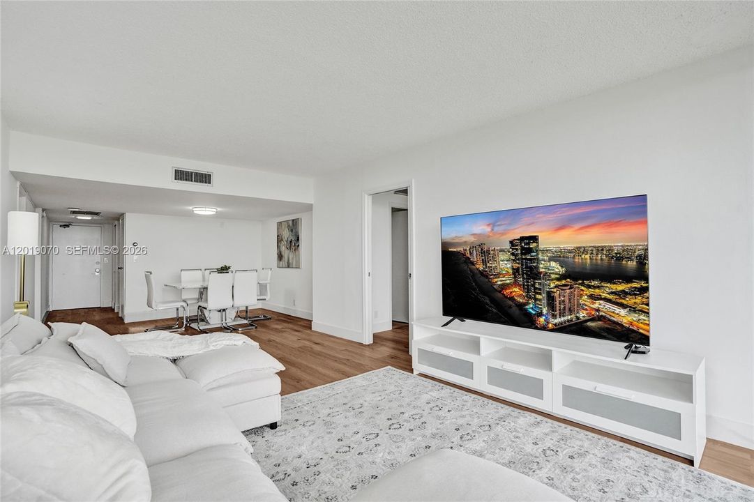 En Venta: $425,000 (2 camas, 2 baños, 1157 Pies cuadrados)