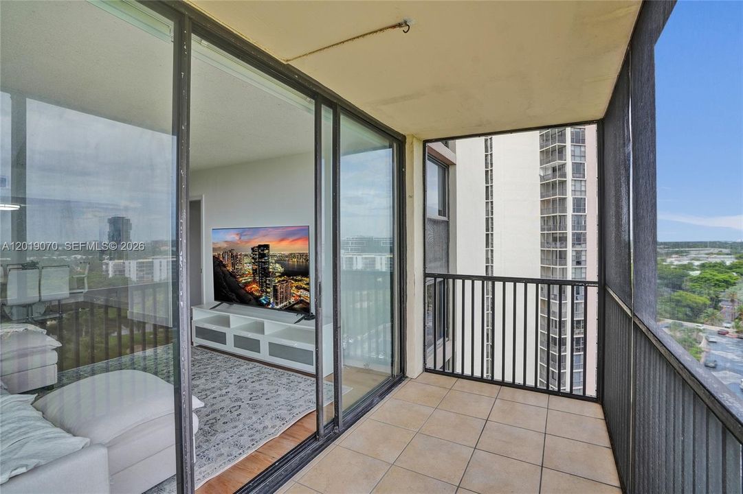En Venta: $425,000 (2 camas, 2 baños, 1157 Pies cuadrados)