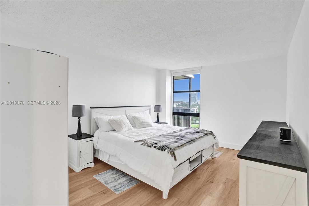 En Venta: $425,000 (2 camas, 2 baños, 1157 Pies cuadrados)