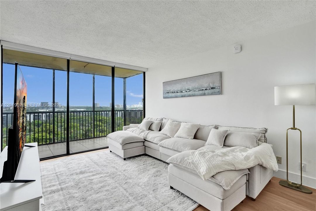 En Venta: $425,000 (2 camas, 2 baños, 1157 Pies cuadrados)