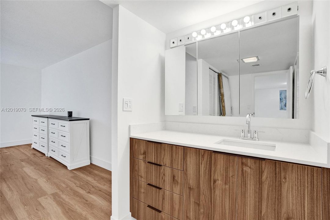 En Venta: $425,000 (2 camas, 2 baños, 1157 Pies cuadrados)