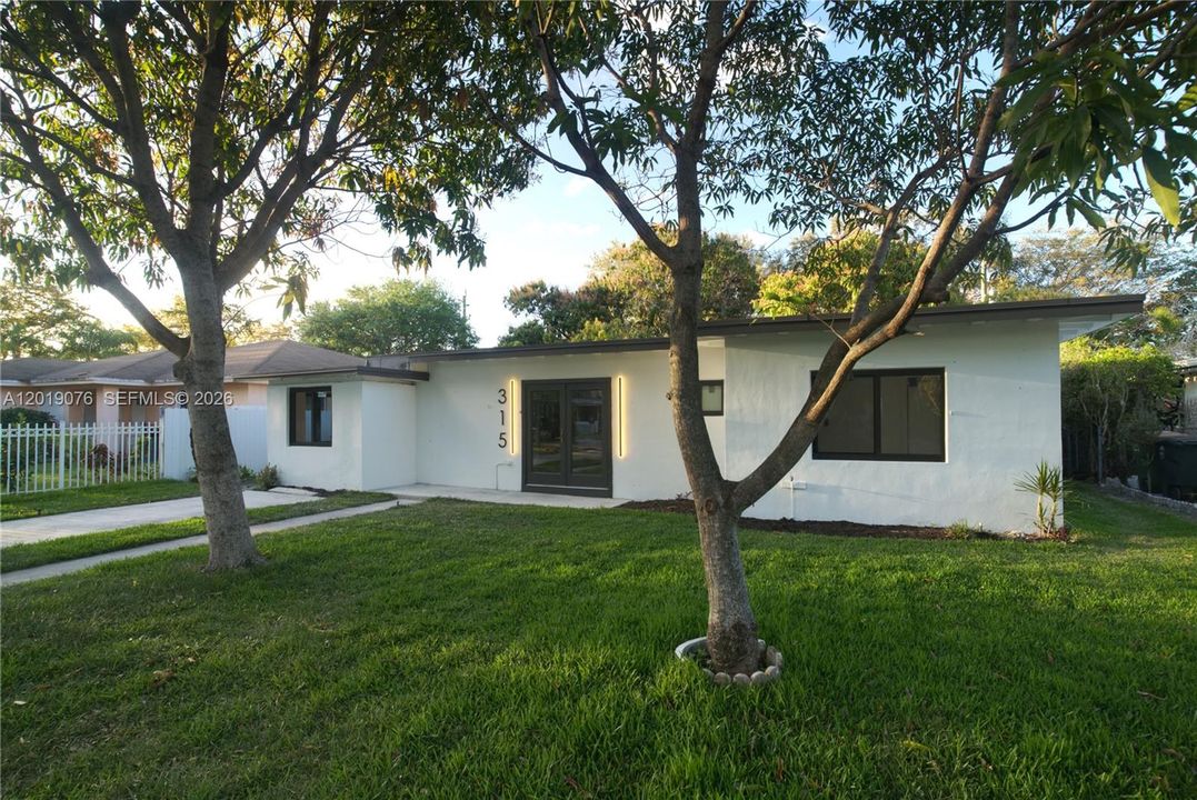 For Rent: $4,500 (4 beds, 3 baths, 1714 Square Feet)