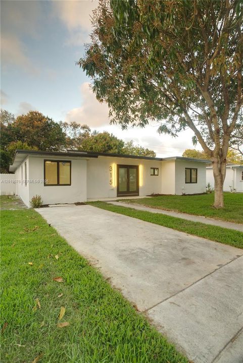 For Rent: $4,500 (4 beds, 3 baths, 1714 Square Feet)