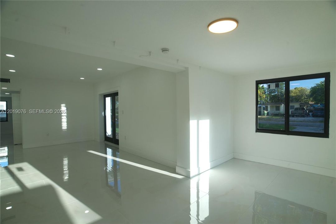 For Rent: $4,500 (4 beds, 3 baths, 1714 Square Feet)