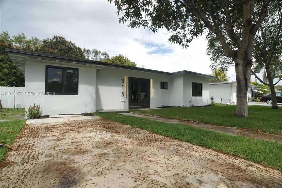 For Rent: $4,500 (4 beds, 3 baths, 1714 Square Feet)