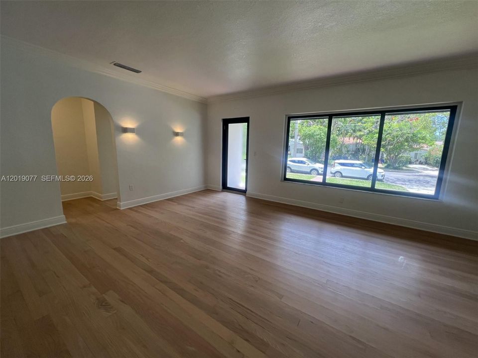 Active With Contract: $6,300 (3 beds, 2 baths, 1547 Square Feet)