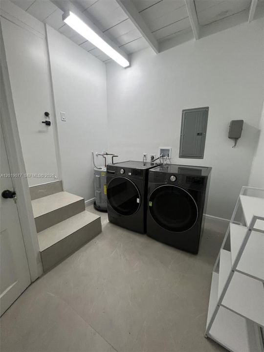 Active With Contract: $6,300 (3 beds, 2 baths, 1547 Square Feet)