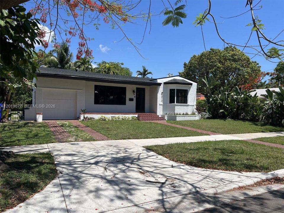 Active With Contract: $6,300 (3 beds, 2 baths, 1547 Square Feet)