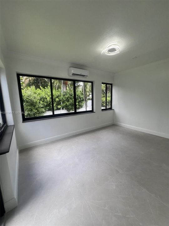 Active With Contract: $6,300 (3 beds, 2 baths, 1547 Square Feet)