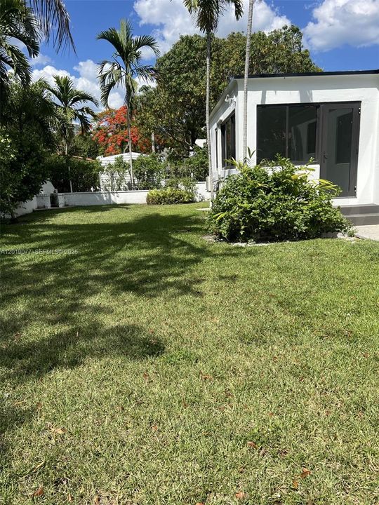 Active With Contract: $6,300 (3 beds, 2 baths, 1547 Square Feet)