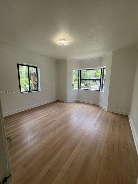 Active With Contract: $6,300 (3 beds, 2 baths, 1547 Square Feet)