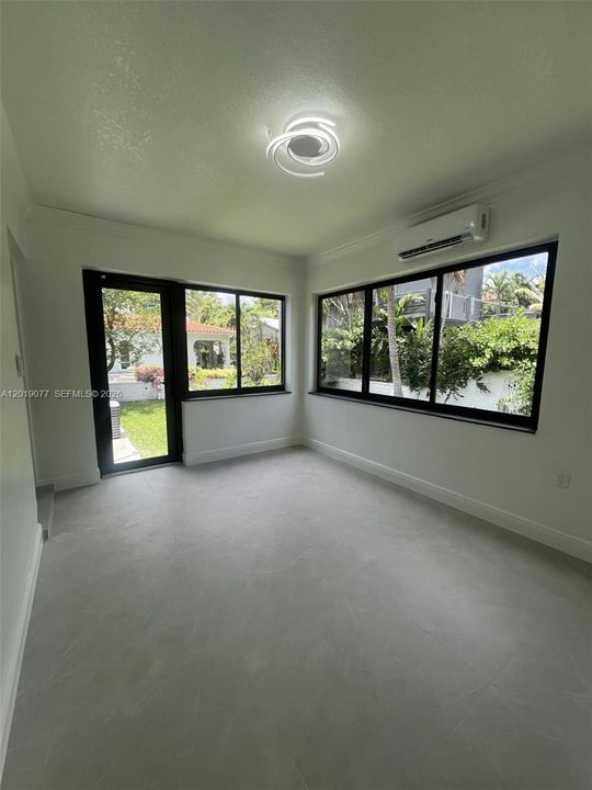 Active With Contract: $6,300 (3 beds, 2 baths, 1547 Square Feet)