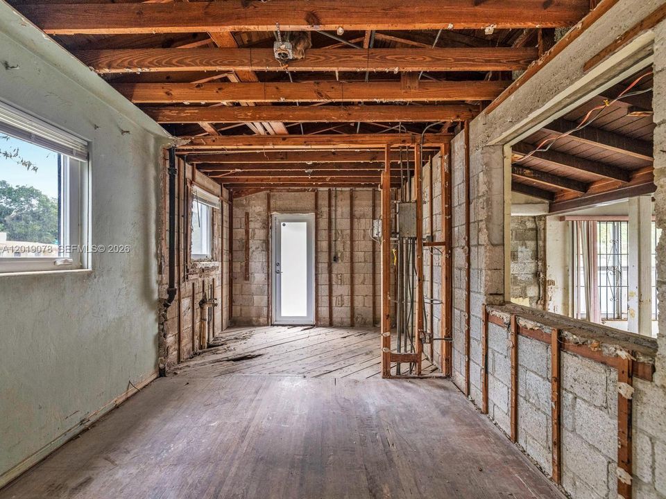 For Sale: $1,100,000 (2 beds, 1 baths, 1340 Square Feet)