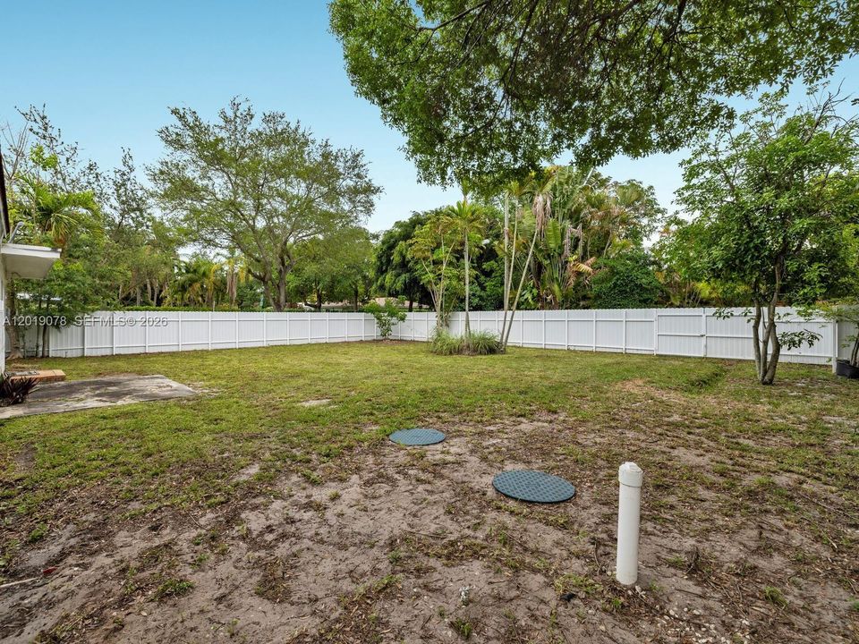 For Sale: $1,100,000 (2 beds, 1 baths, 1340 Square Feet)