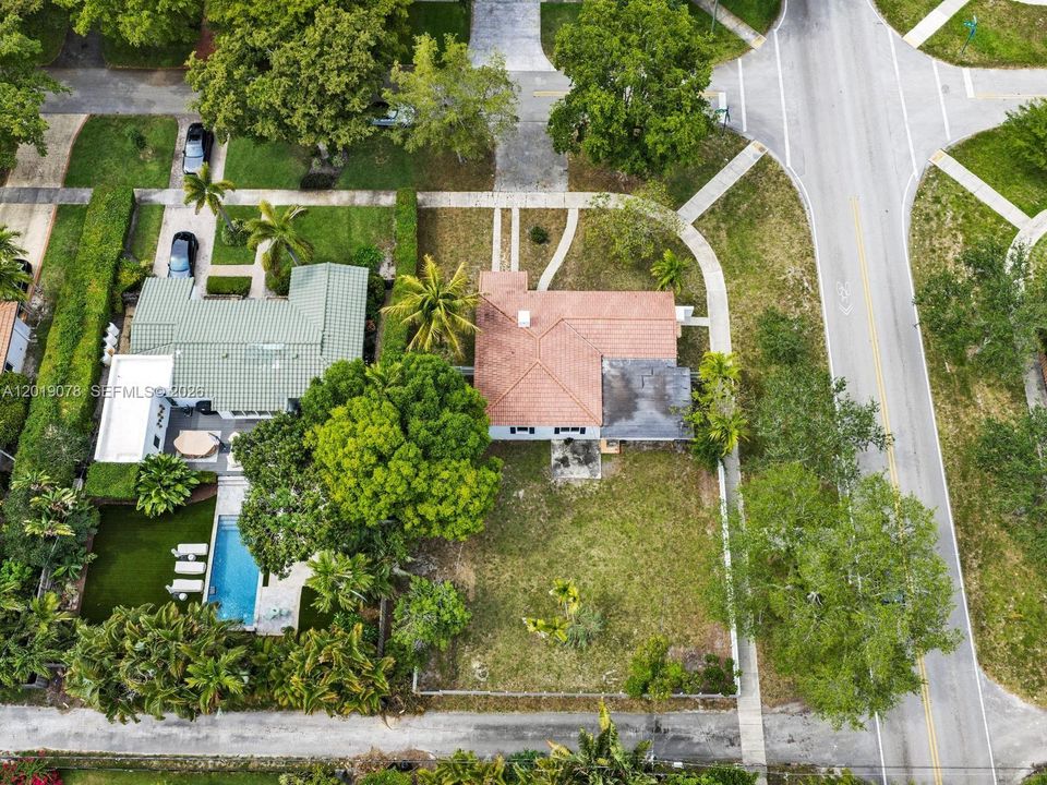 For Sale: $1,100,000 (2 beds, 1 baths, 1340 Square Feet)