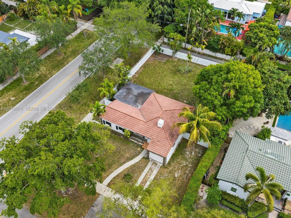 For Sale: $1,100,000 (2 beds, 1 baths, 1340 Square Feet)
