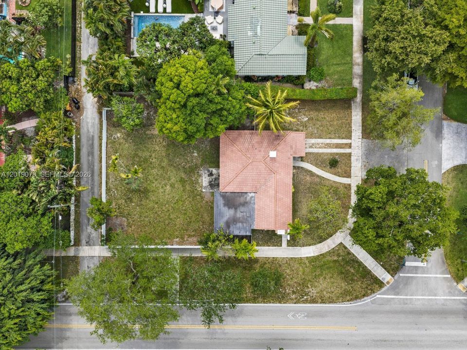 For Sale: $1,100,000 (2 beds, 1 baths, 1340 Square Feet)