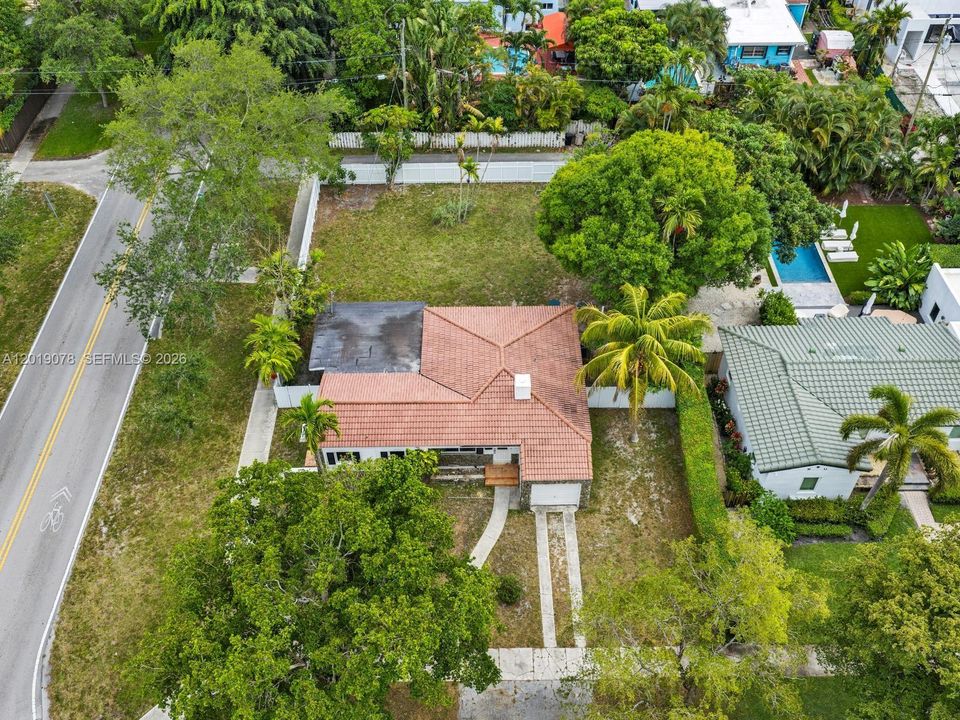 For Sale: $1,100,000 (2 beds, 1 baths, 1340 Square Feet)