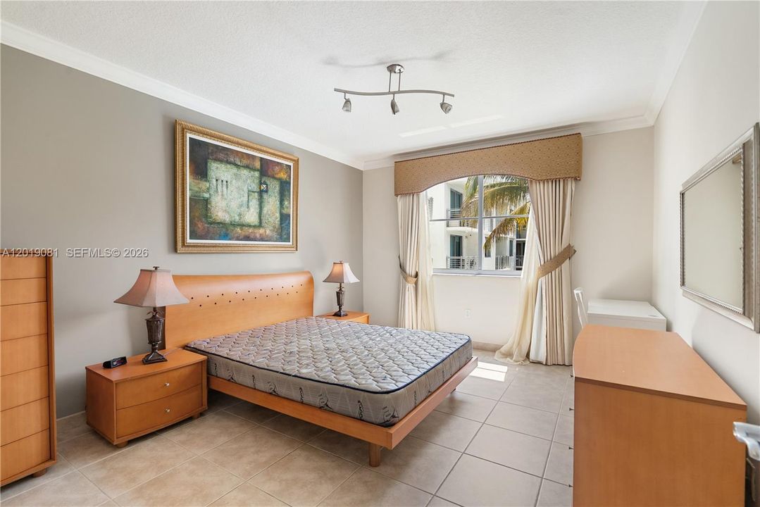 Activo con contrato: $3,400 (1 camas, 1 baños, 686 Pies cuadrados)
