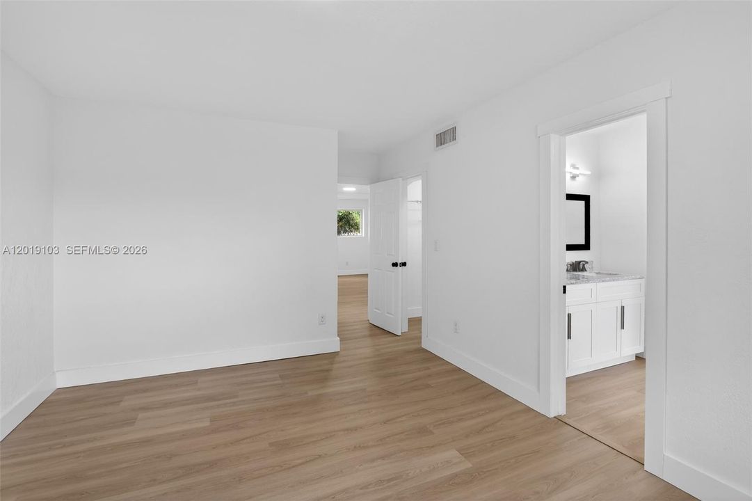 Activo con contrato: $3,300 (3 camas, 2 baños, 1606 Pies cuadrados)