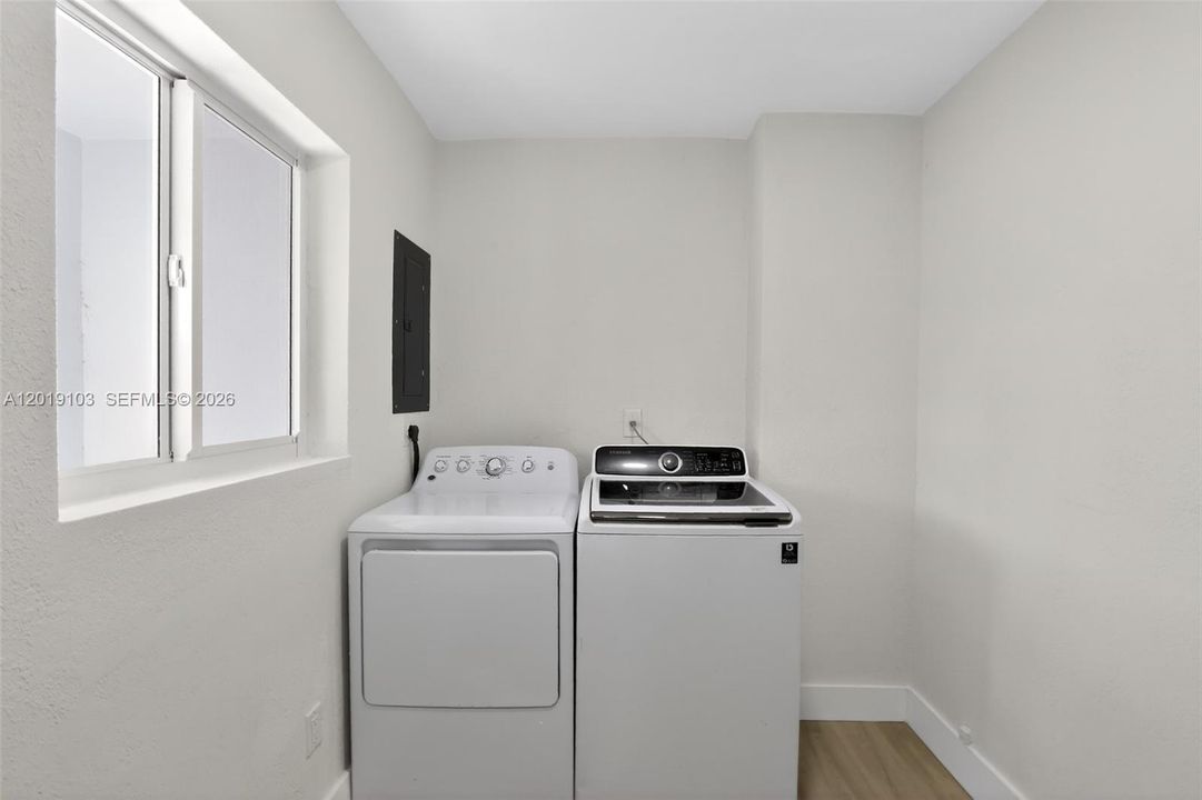 Activo con contrato: $3,300 (3 camas, 2 baños, 1606 Pies cuadrados)
