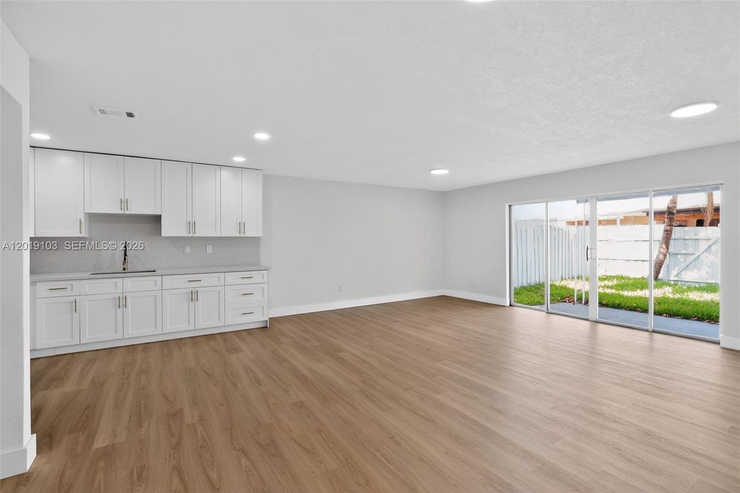 Activo con contrato: $3,300 (3 camas, 2 baños, 1606 Pies cuadrados)