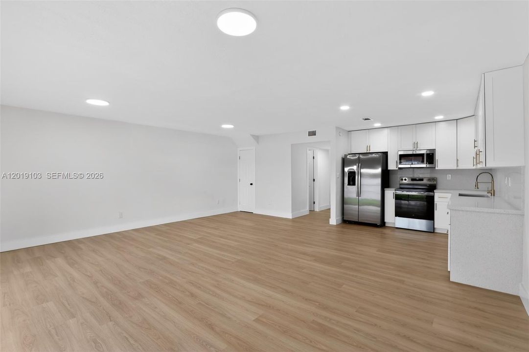 Activo con contrato: $3,300 (3 camas, 2 baños, 1606 Pies cuadrados)