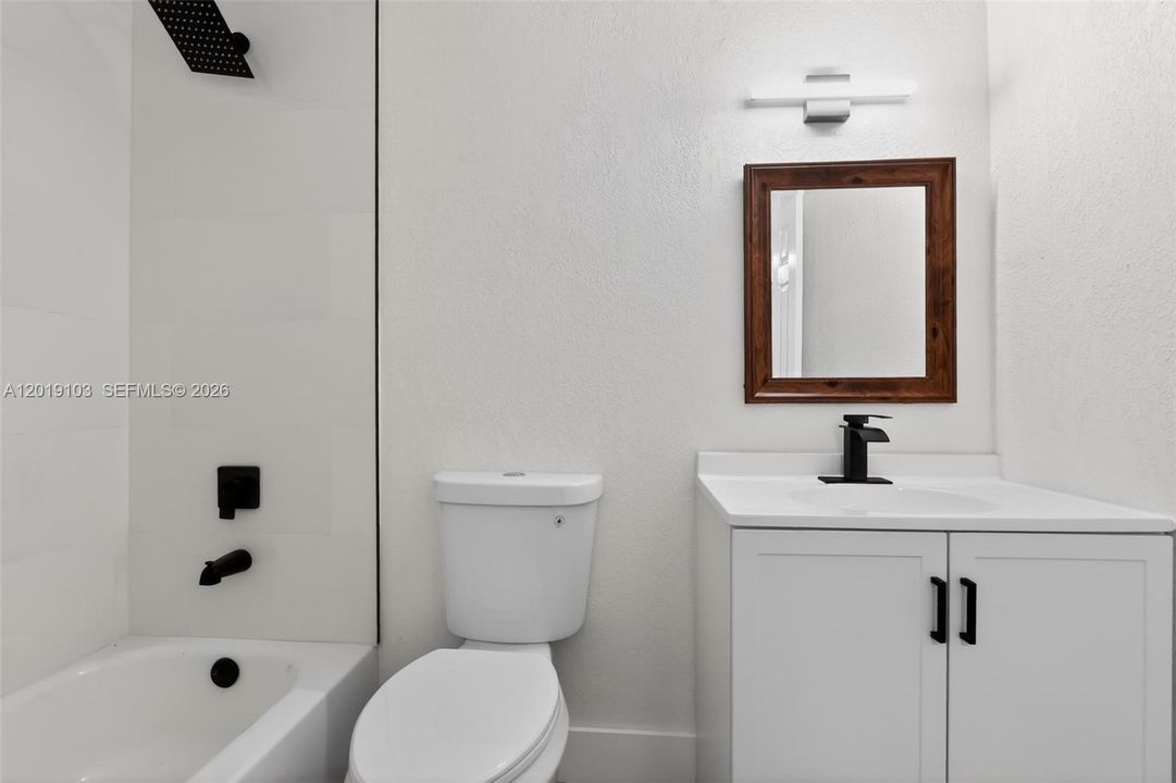 Activo con contrato: $3,300 (3 camas, 2 baños, 1606 Pies cuadrados)