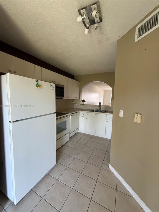 En Venta: $199,900 (2 camas, 2 baños, 822 Pies cuadrados)