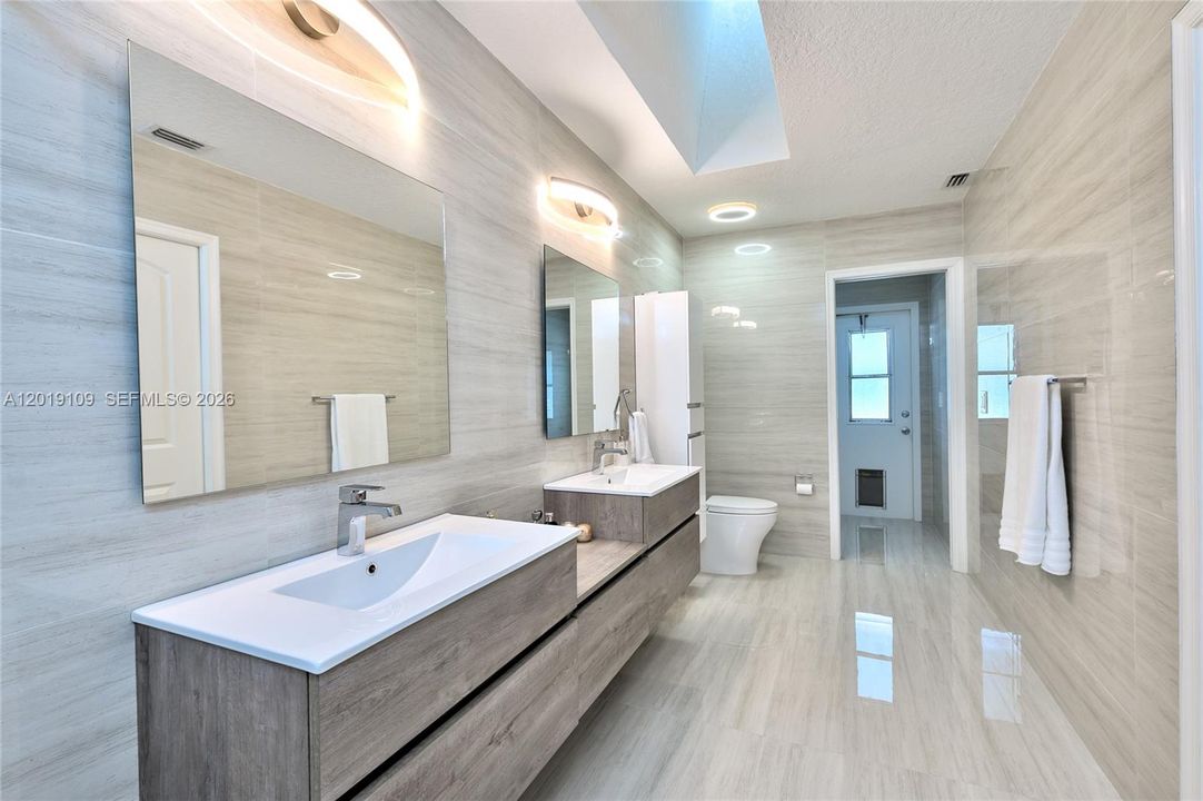 For Rent: $8,000 (4 beds, 2 baths, 2467 Square Feet)