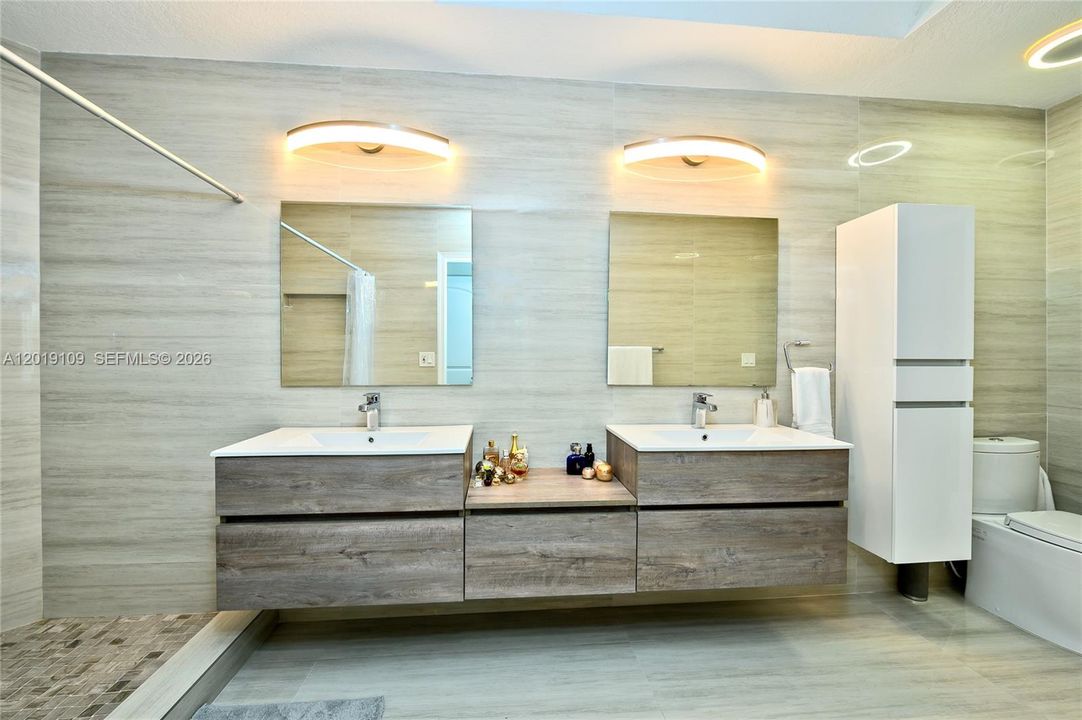 For Rent: $8,000 (4 beds, 2 baths, 2467 Square Feet)