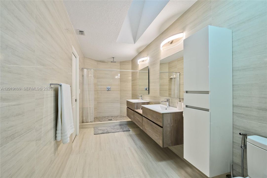 For Rent: $8,000 (4 beds, 2 baths, 2467 Square Feet)