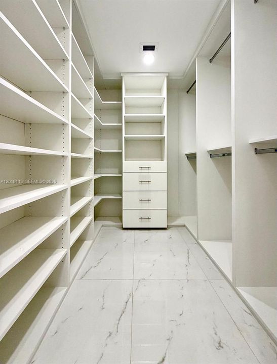 Walking Closet