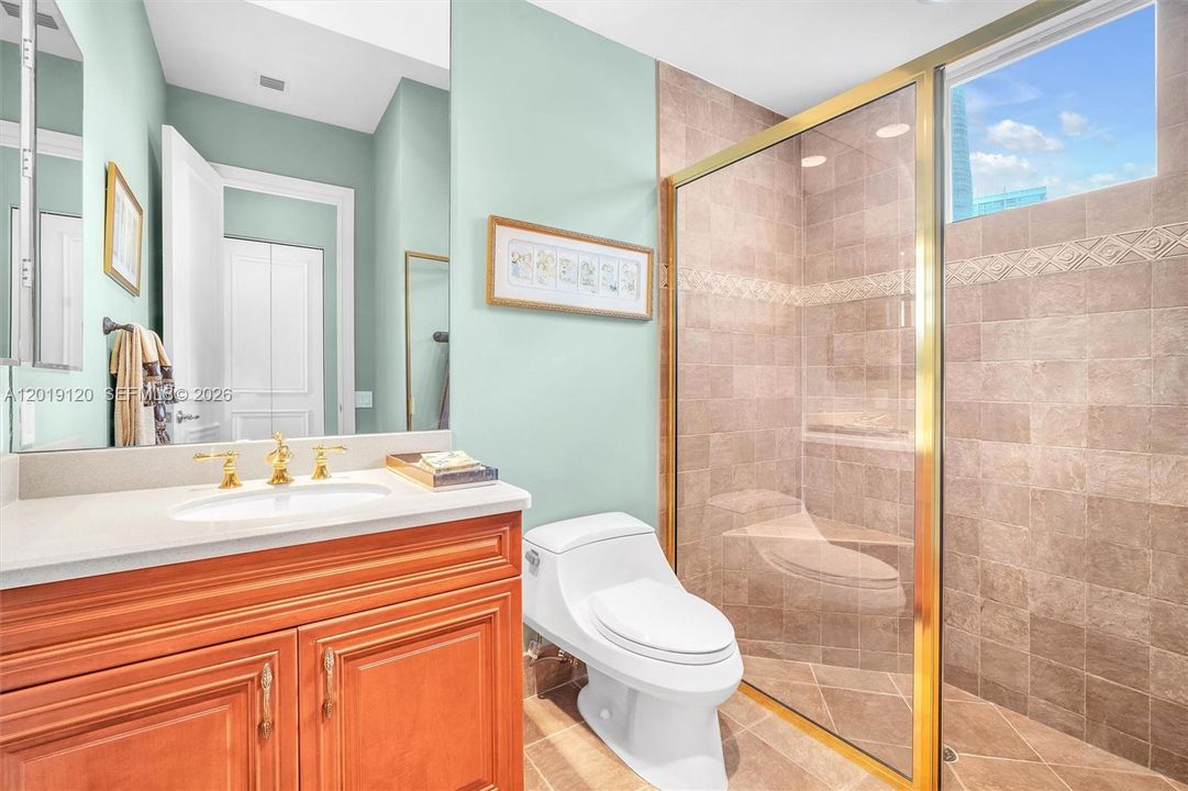 For Rent: $16,000 (6 beds, 5 baths, 5224 Square Feet)