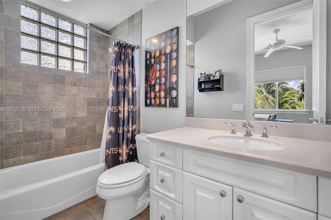 For Rent: $16,000 (6 beds, 5 baths, 5224 Square Feet)