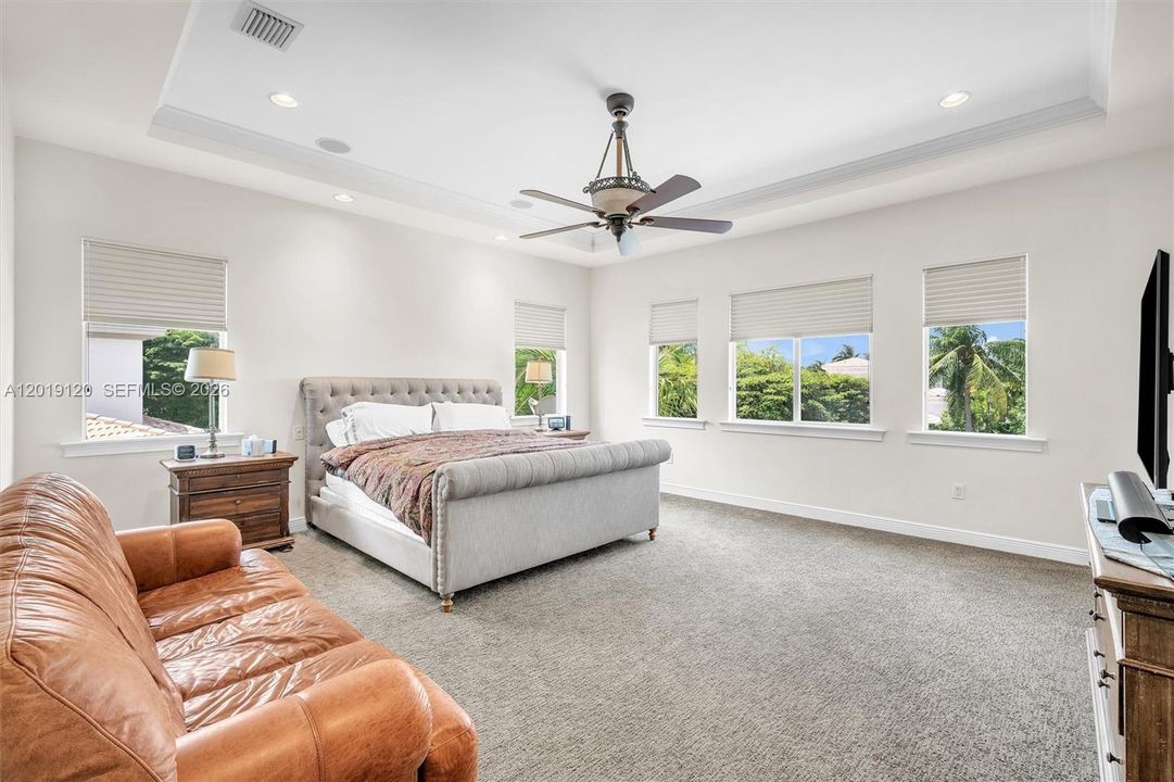 For Rent: $16,000 (6 beds, 5 baths, 5224 Square Feet)