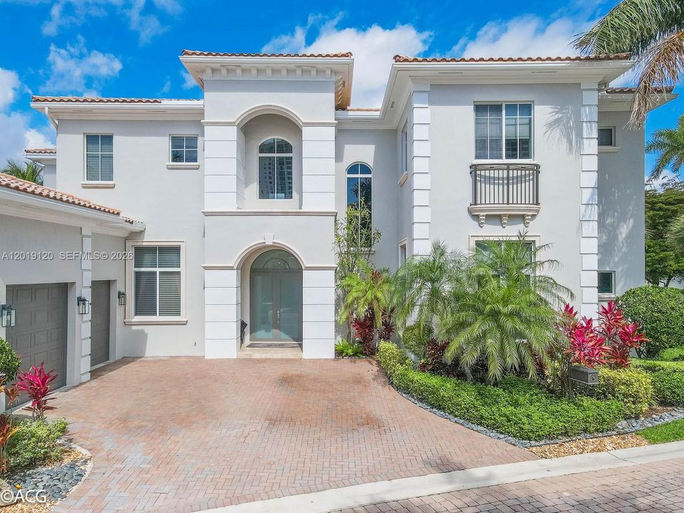 For Rent: $16,000 (6 beds, 5 baths, 5224 Square Feet)