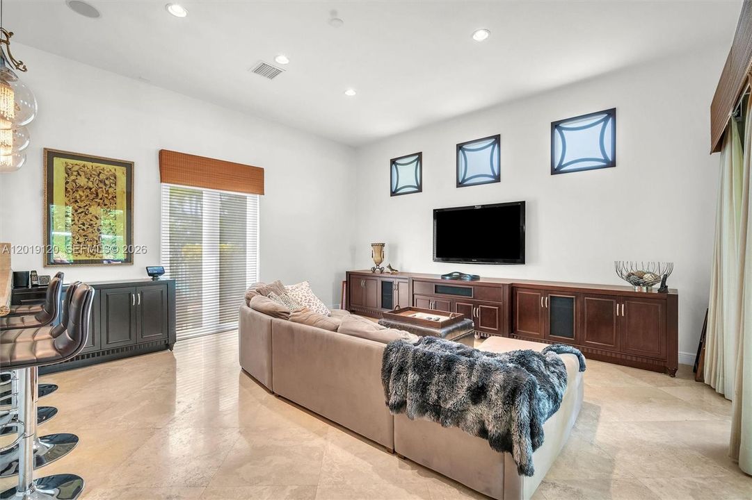For Rent: $16,000 (6 beds, 5 baths, 5224 Square Feet)