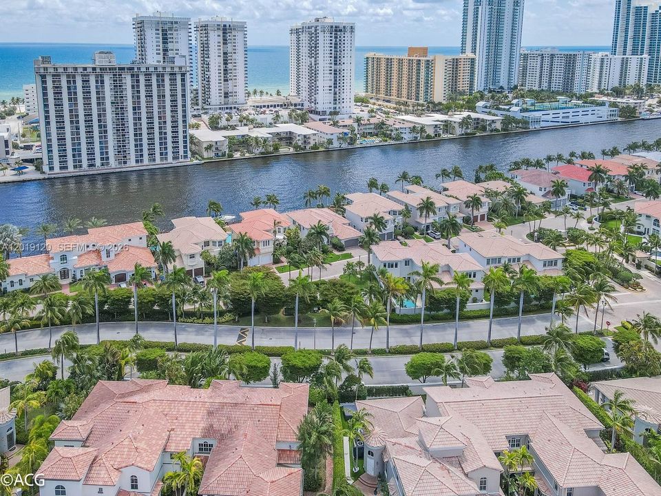 For Rent: $16,000 (6 beds, 5 baths, 5224 Square Feet)