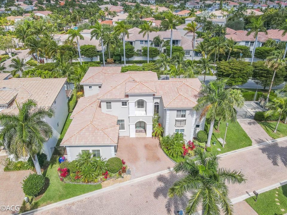 For Rent: $16,000 (6 beds, 5 baths, 5224 Square Feet)