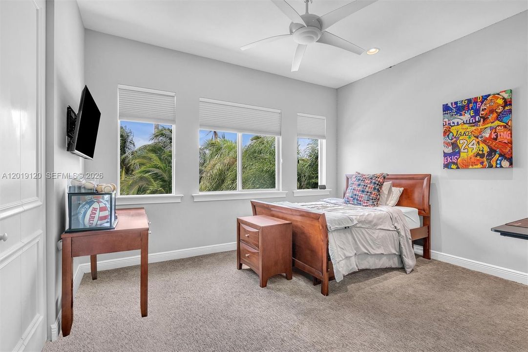 For Rent: $16,000 (6 beds, 5 baths, 5224 Square Feet)