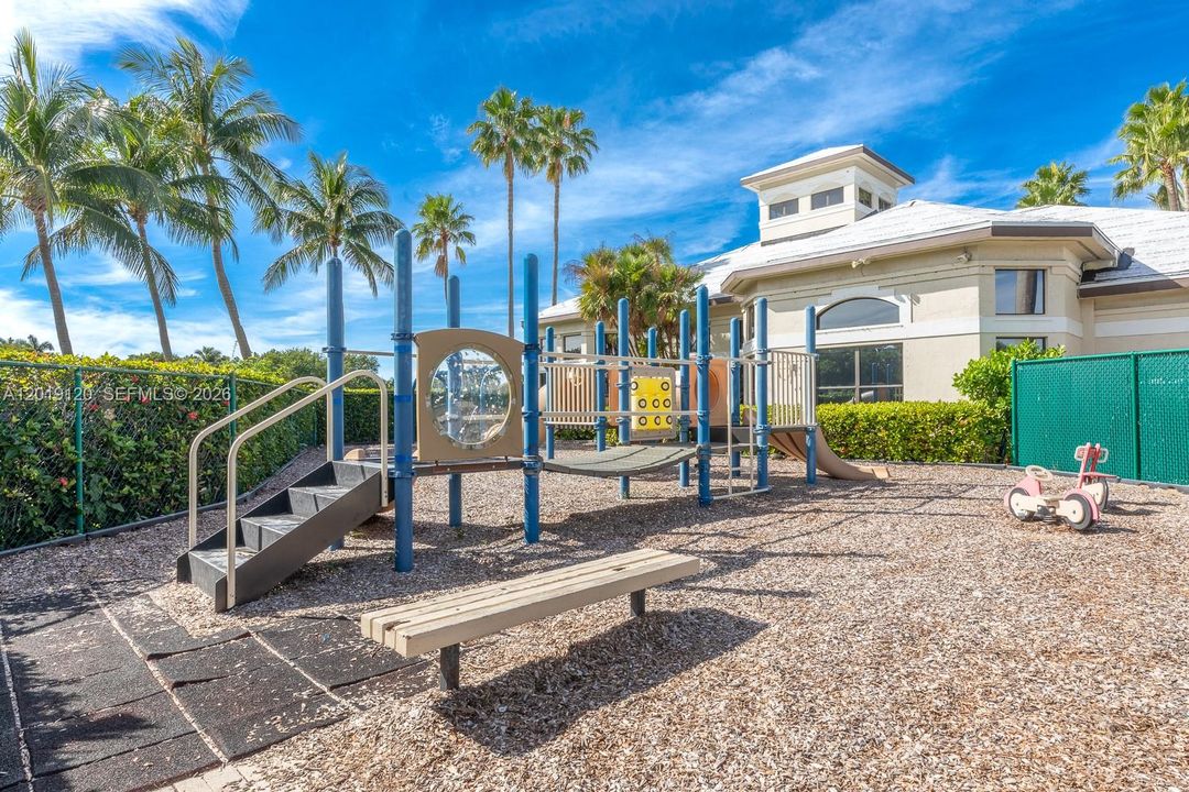 For Rent: $16,000 (6 beds, 5 baths, 5224 Square Feet)