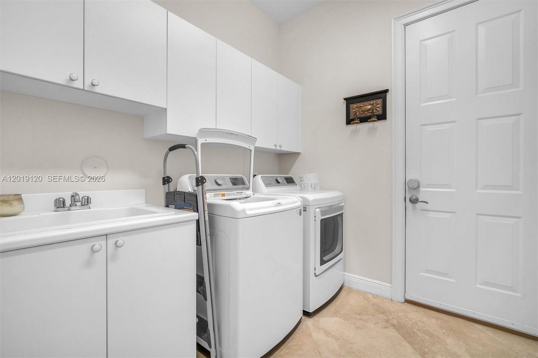For Rent: $16,000 (6 beds, 5 baths, 5224 Square Feet)