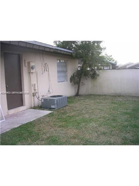 Active With Contract: $2,600 (2 beds, 1 baths, 1015 Square Feet)