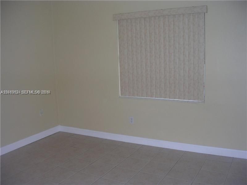 Active With Contract: $2,600 (2 beds, 1 baths, 1015 Square Feet)