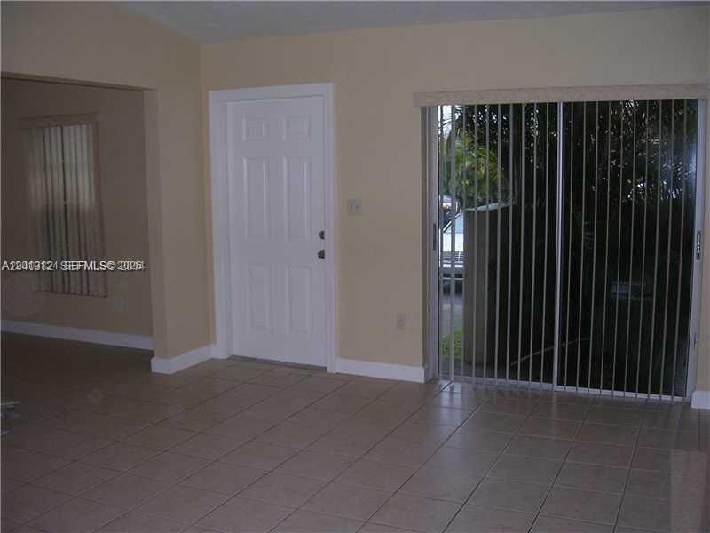 Active With Contract: $2,600 (2 beds, 1 baths, 1015 Square Feet)